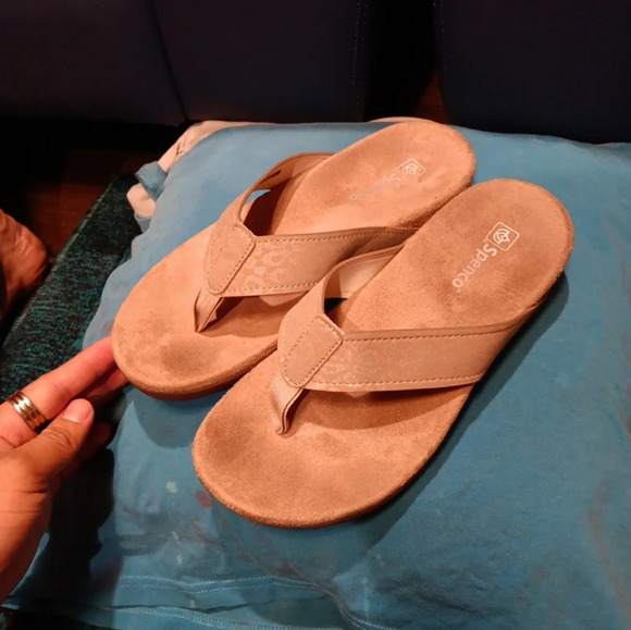 Spenco Womens Hampton Suede Camel Tan Silver Leopard Thong Comfort Sandals Sz8b - Picture 4 of 5